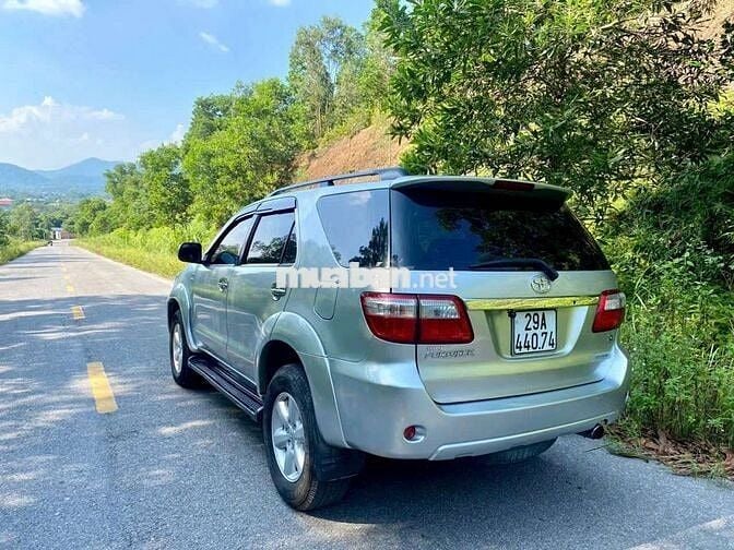 2 67 2011 Toyota Fortuner 2.5G - 120000 km