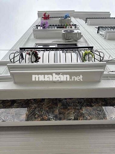 NHÀ MỚI- 10M RA OTO TRÁNH-YÊN BỆ FULL NỘI THẤT