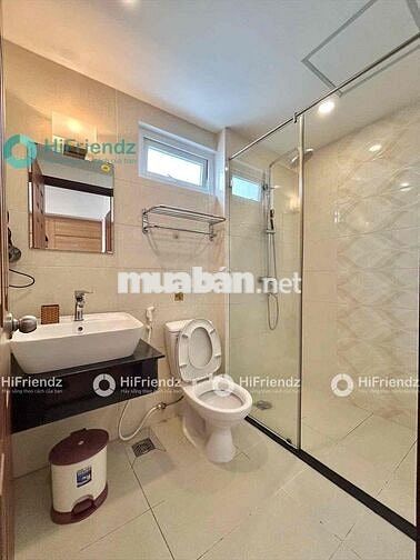 Căn hộ 1 phòng ngủ có ban công cửa sổ ngay gần công viên Bình Phú