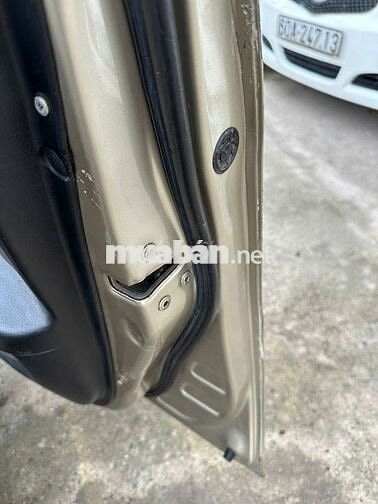 Toyota Vios 2005 số sàn màu vàng cát