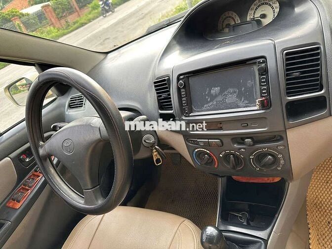 Toyota Vios 2005 số sàn màu vàng cát