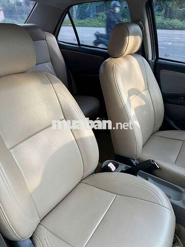 Toyota Vios 2005 số sàn màu vàng cát