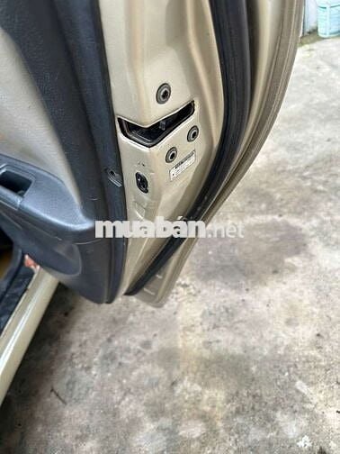 Toyota Vios 2005 số sàn màu vàng cát