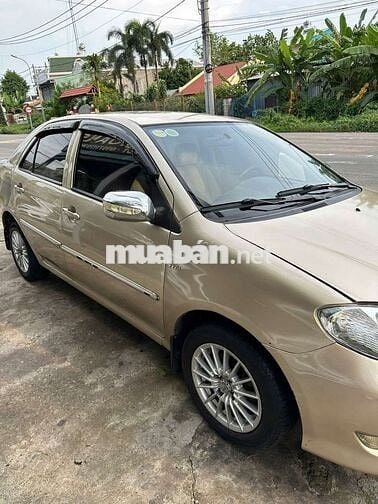 Toyota Vios 2005 số sàn màu vàng cát
