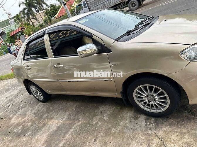 Toyota Vios 2005 số sàn màu vàng cát