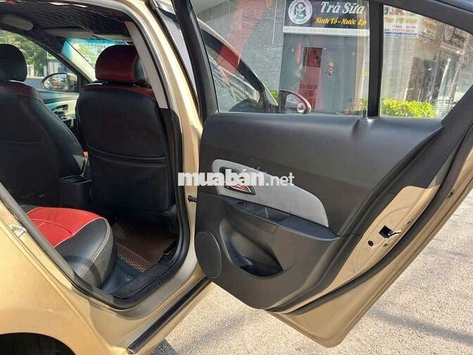 Ô tô Chevrolet Cruze 2011 số sàn màu vàng cát