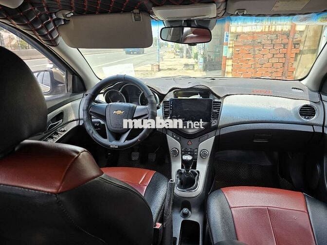 Ô tô Chevrolet Cruze 2011 số sàn màu vàng cát