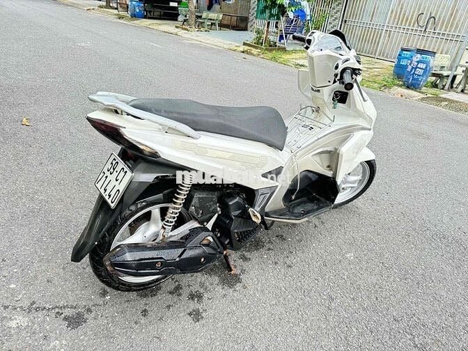 nhà dư xe cần bán honda AIR BLADE