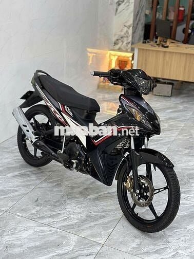 Xe máy Yamaha Exciter màu đen, hộp số tự động