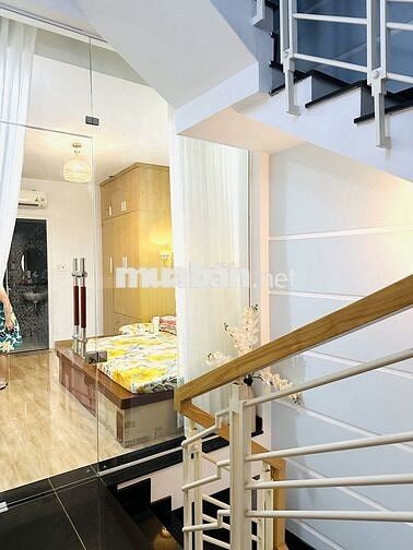 Nhà mới thiết kế đẹp, 1 trệt 3 lầu. 5 phòng ngủ quận Phú Nhuận