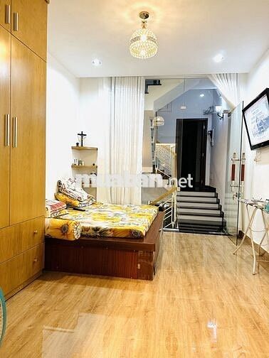Nhà mới thiết kế đẹp, 1 trệt 3 lầu. 5 phòng ngủ quận Phú Nhuận