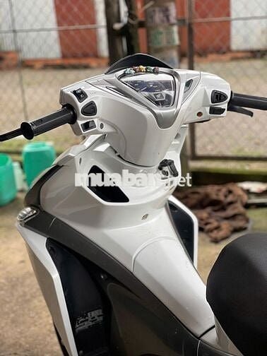 Xe máy Honda Air Blade 2011 màu trắng