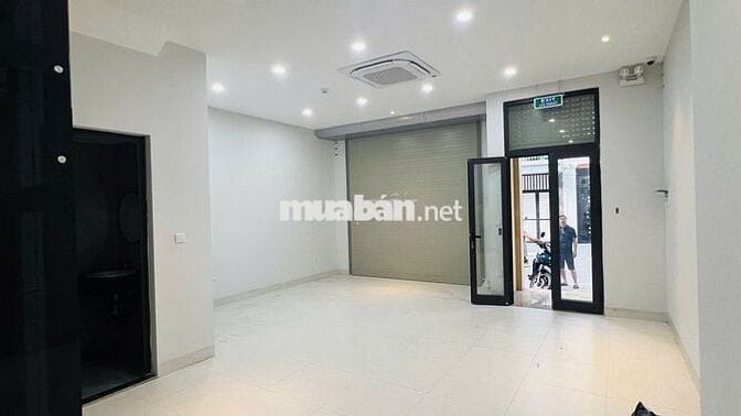 Mặt bằng kinh doanh 95m2 mặt đường Nguyễn Xiển, Hạ Đình, Thanh Xuân.