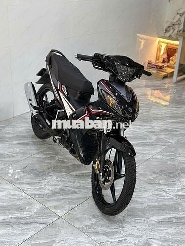 Xe máy Yamaha Exciter màu đen, hộp số tự động