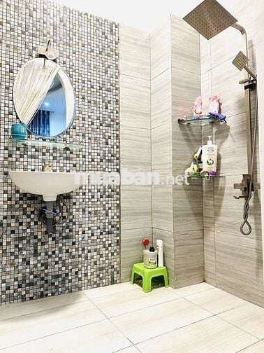 Nhà mới thiết kế đẹp, 1 trệt 3 lầu. 5 phòng ngủ quận Phú Nhuận