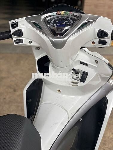 Xe máy Honda Air Blade 2011 màu trắng