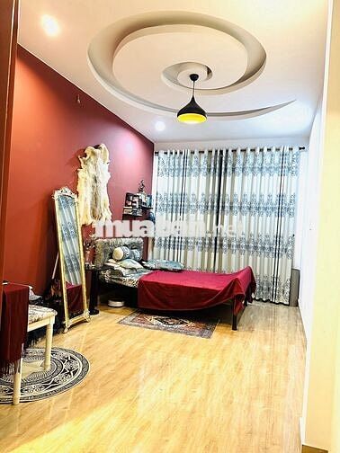 Nhà mới thiết kế đẹp, 1 trệt 3 lầu. 5 phòng ngủ quận Phú Nhuận