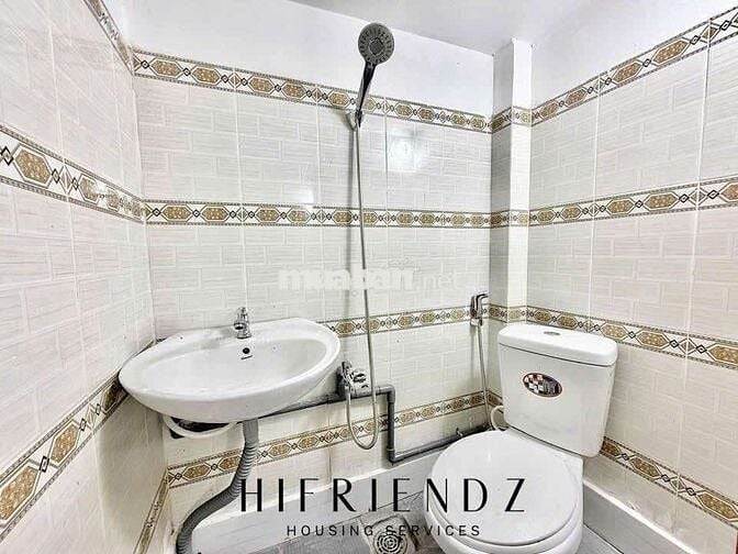 PHÒNG GIÁ RẺ SIÊU RỘNG GÁC CAO SẴN MÁY LẠNH NGAY LÊ VĂN QƯỚI NGÃ TƯ