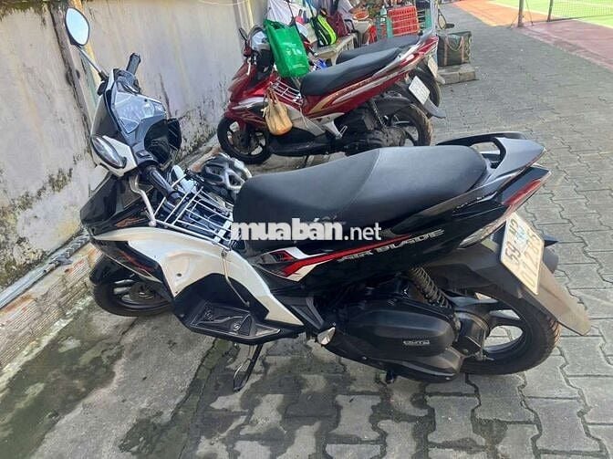 Gia đình bán xe Honda Air Blade đang sử dụng