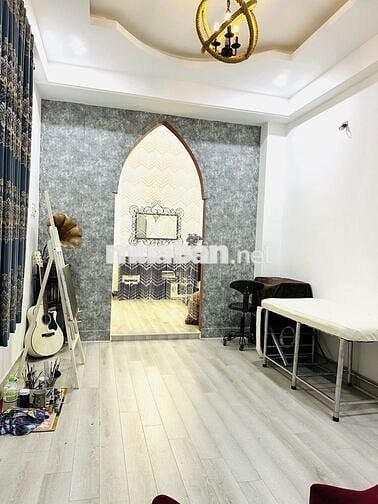 Nhà mới thiết kế đẹp, 1 trệt 3 lầu. 5 phòng ngủ quận Phú Nhuận