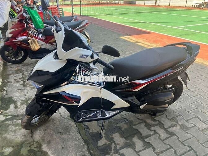 Gia đình bán xe Honda Air Blade đang sử dụng