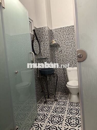 Nhà mới thiết kế đẹp, 1 trệt 3 lầu. 5 phòng ngủ quận Phú Nhuận