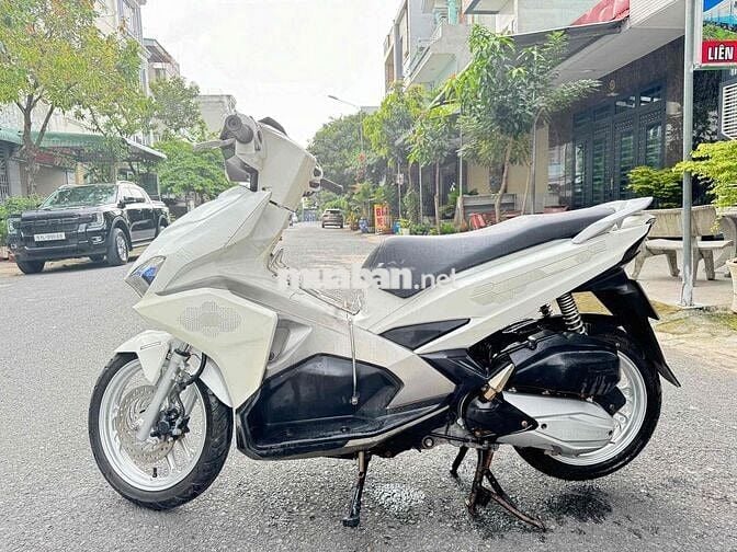 nhà dư xe cần bán honda AIR BLADE
