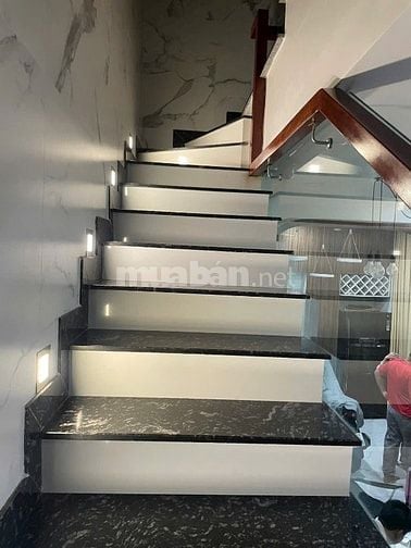 NHÀ MỚI 4Tầng MTKD khu ẪM THỰC NGUYỄN SƠN 