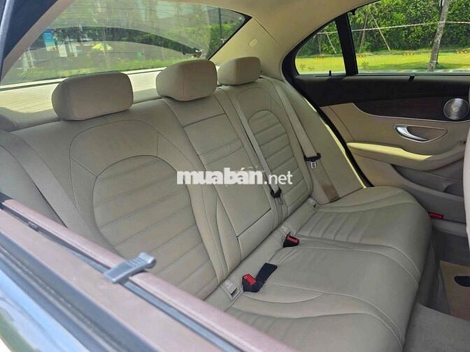 Mercedes Benz C 200 Exclusive - Bank 90%