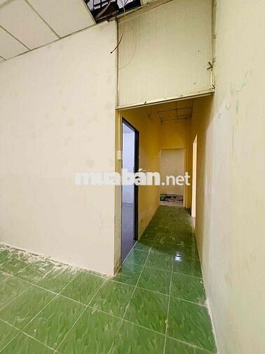 cho thuê nhà mặt tiền đang sơn sửa mới, Giá còn tl