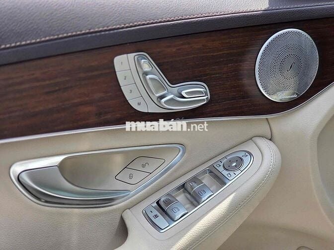 Mercedes Benz C 200 Exclusive - Bank 90%