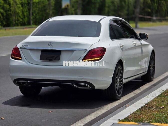 Mercedes Benz C 200 Exclusive - Bank 90%
