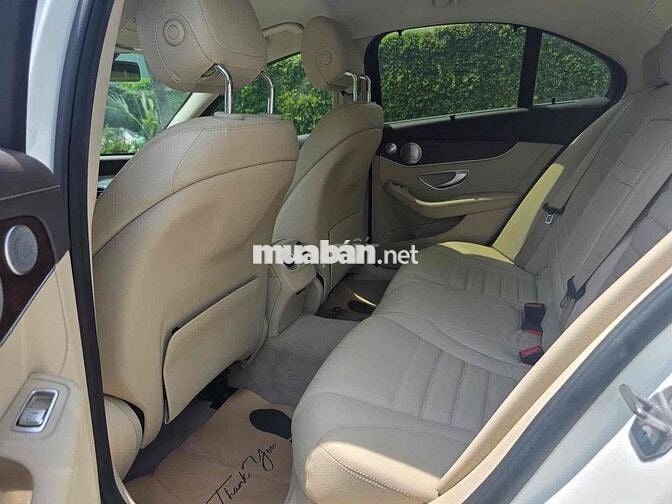 Mercedes Benz C 200 Exclusive - Bank 90%
