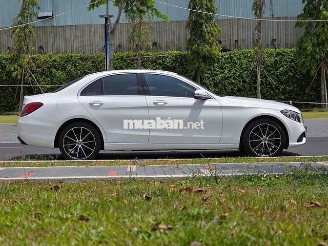 Mercedes Benz C 200 Exclusive - Bank 90%