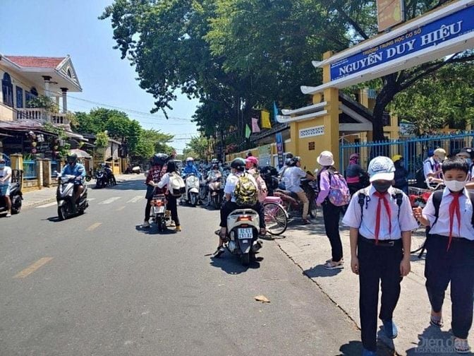 BÁN RẺ 2sổ 2,2 SÀO NHỰA,  690TR. FULL SỔ RIÊNG, TRUNG TÂM T.T SÁT TRƯỜ