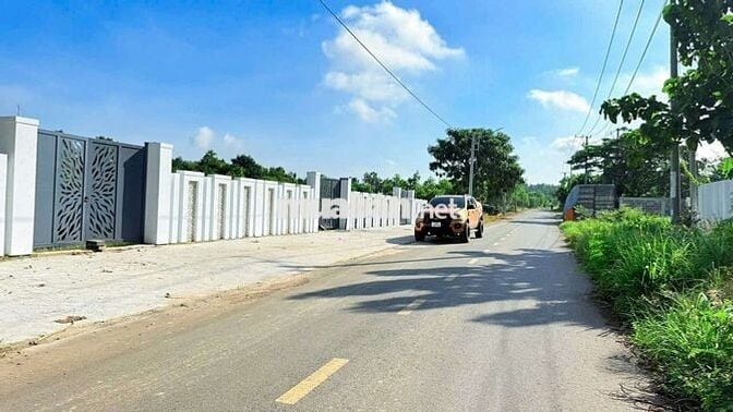 Mặt tiền Đoàn Trung Còn, ngay sát Tỉnh lộ 52
DT 654M2 -12.5m x 52,8m