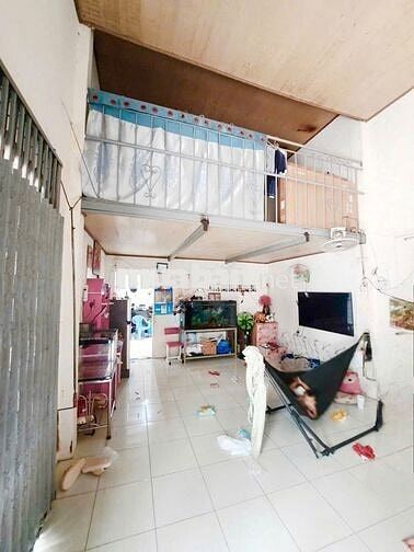Nhà 2 mặt tiền, gác 2 phòng ngủ, 1WC gần ngã 4 Bốn xã