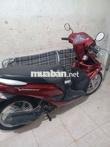 Xe máy Honda Vision màu đỏ, số tự động