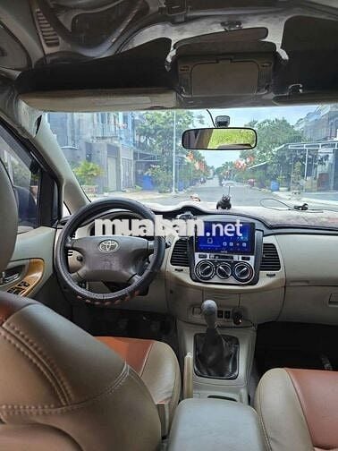 Ô tô Toyota Innova G 2011 màu Bạc