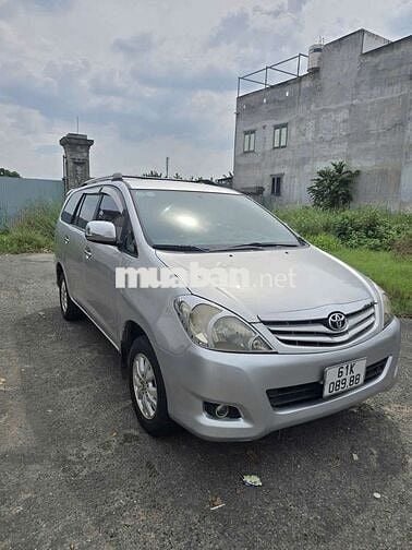 Ô tô Toyota Innova G 2011 màu Bạc