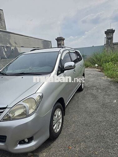 Ô tô Toyota Innova G 2011 màu Bạc