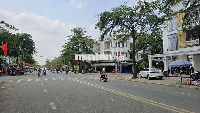 Nhà mặt tiền chợ đầu mối Thủ Đức