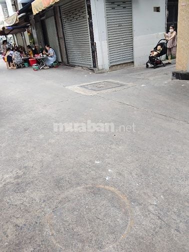 NHÀ Bự NGANG rộng 5mét, Dài 21mét, vị trí tuyệt vời, TT SG 