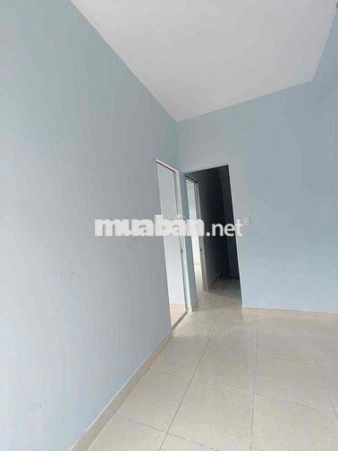 cho thuê nhà mới 2pn hẻm ba gác gần chợ Đông Thạnh