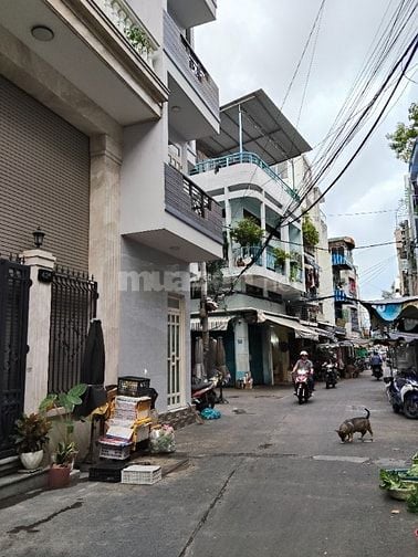 NHÀ Bự NGANG rộng 5mét, Dài 21mét, vị trí tuyệt vời, TT SG 