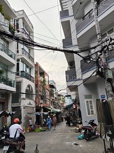 NHÀ Bự NGANG rộng 5mét, Dài 21mét, vị trí tuyệt vời, TT SG 