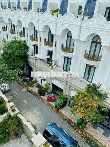 CHO THUÊ NHÀ : DT: 4 x 20m – 3 lầu 5 PN, 5 toilet, sân thượng  Liên