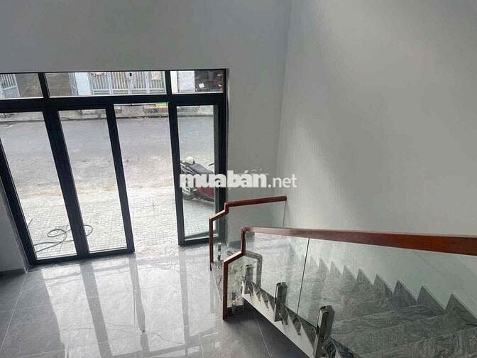 cho thuê nhà mới gần chợ Thiếc