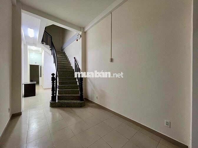 Nhà Nguyên Căn Trệt 3 Lầu ST 7PN 5WC 200m2 Oto Tận Cửa Phù Hợp VP Spa
