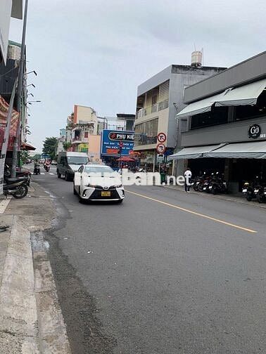 Giảm 500tr nhà 4 tầng HXH 6m, ngay cv Gia Định khu sầm uất gần sân bay